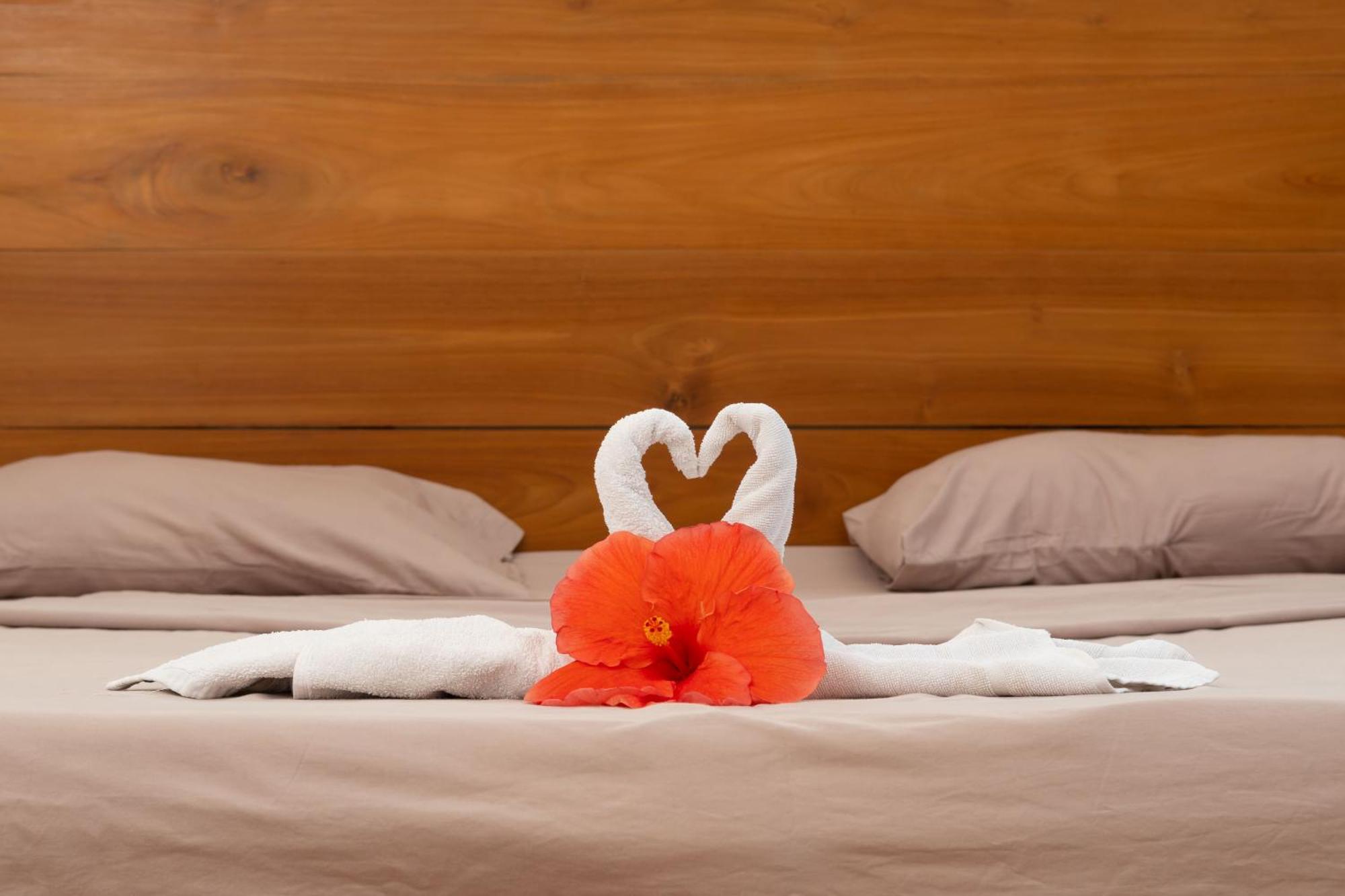 Twakila Sunset Suites La Gaulette Esterno foto