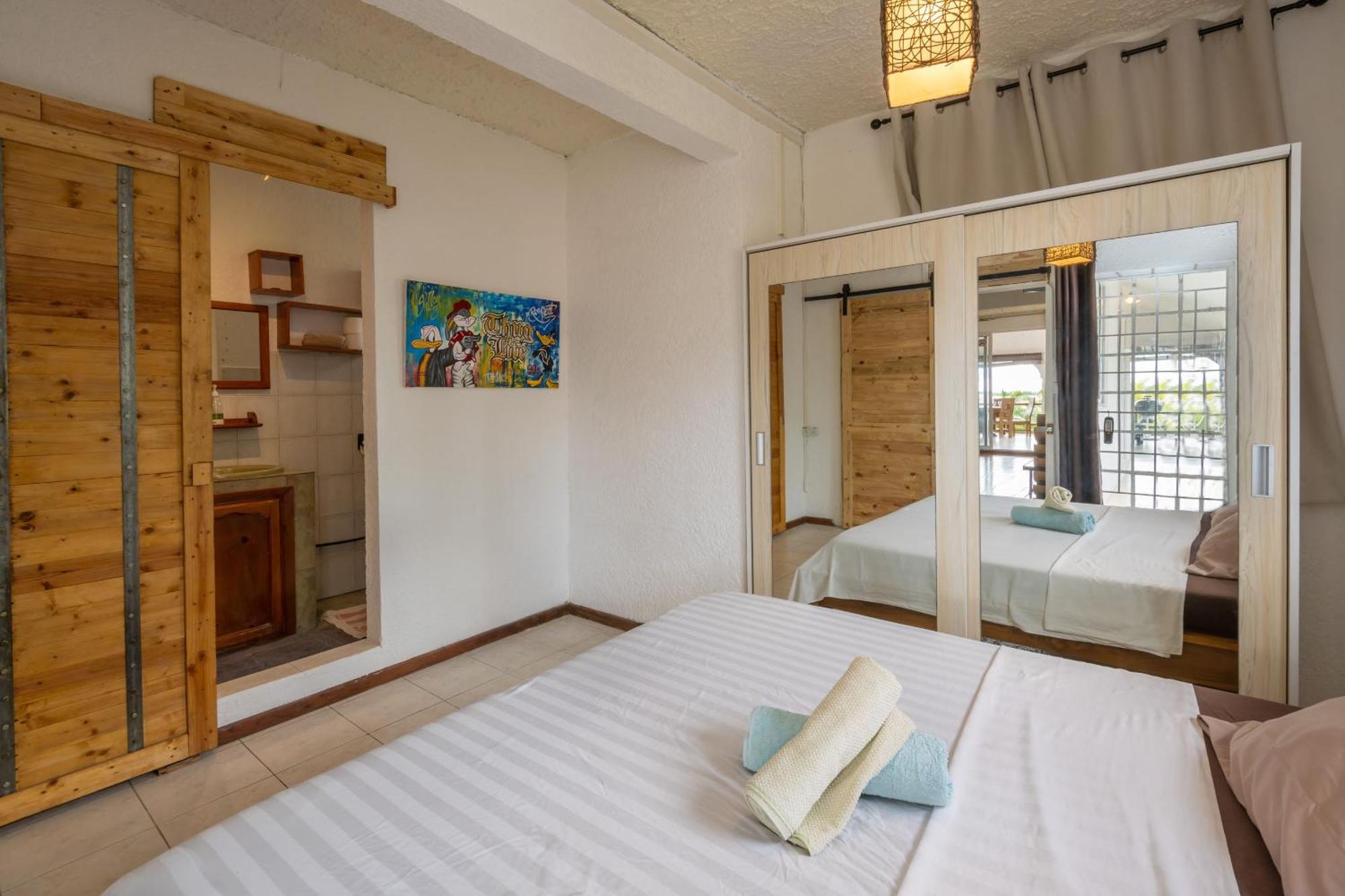 Twakila Sunset Suites La Gaulette Esterno foto